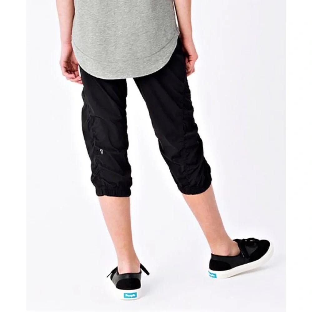 Ivivva by Lululemon Black Live To Move Crop Pants